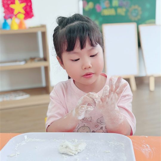 Bé khám phá, hoạt động tại SGROUP